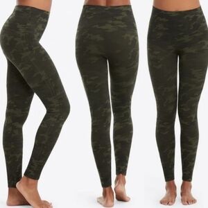 Spanx Look at Me Now Seamless Leggings FL3515 Green Camo Size XL